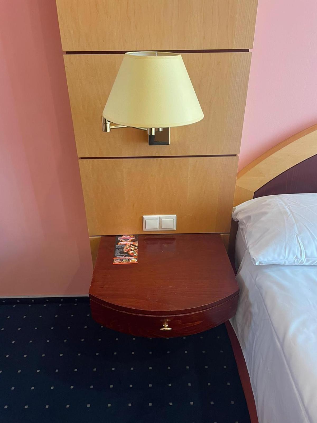 Eventhaus Aparthotel Panzweiler Exteriör bild