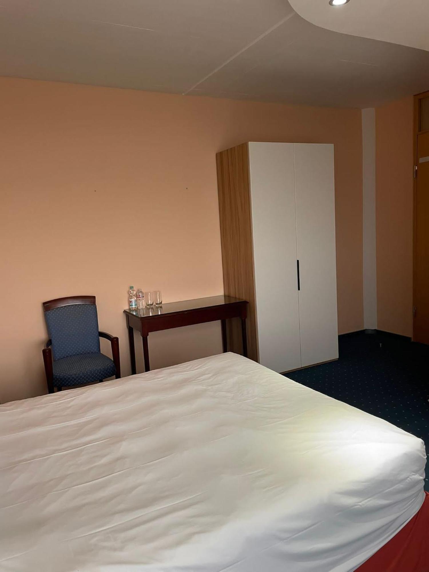 Eventhaus Aparthotel Panzweiler Exteriör bild