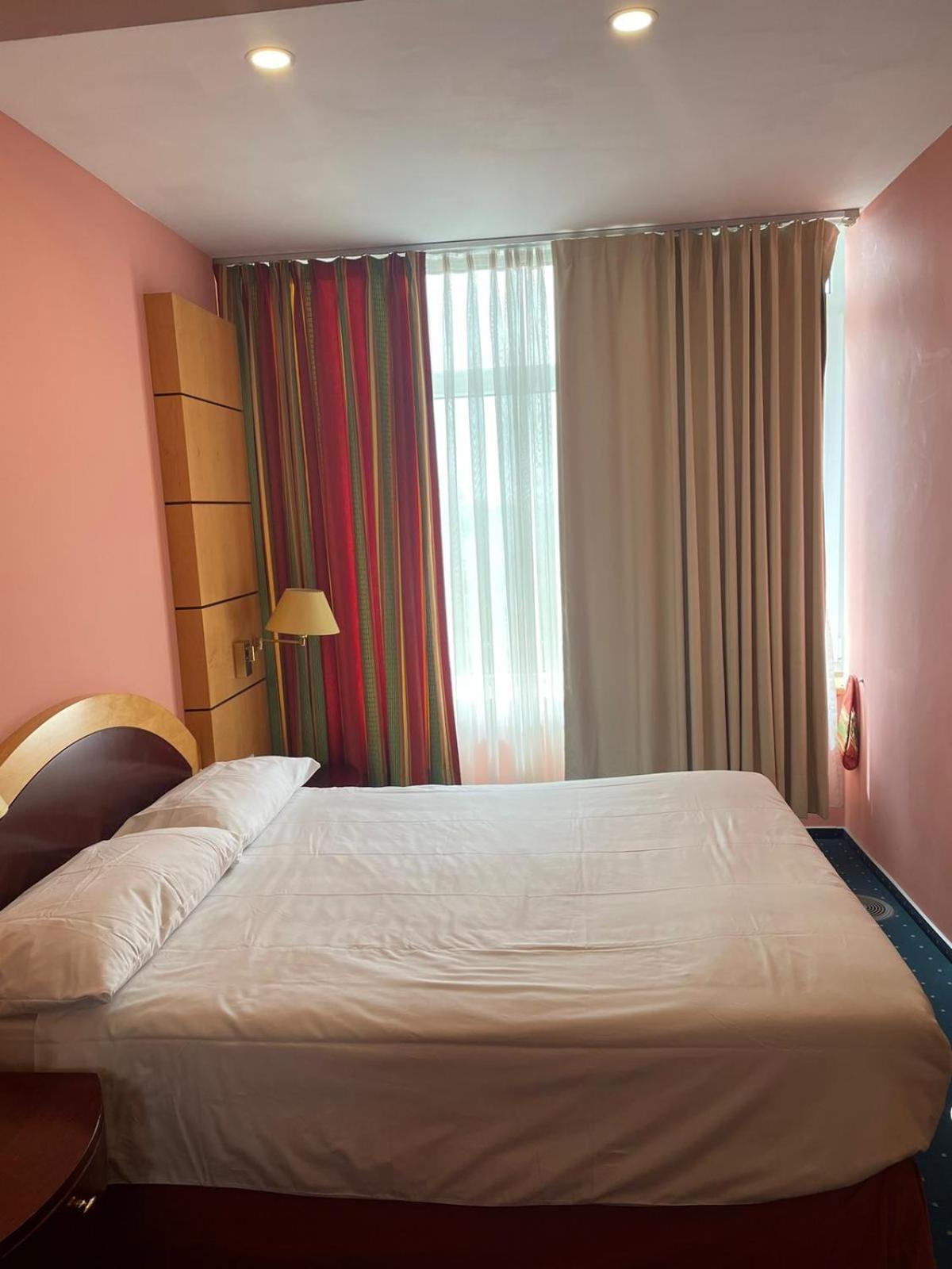 Eventhaus Aparthotel Panzweiler Rum bild